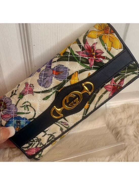 Gucci Handbags - GUCCI ZUMI FLORA CANVAS LEATHER LONG BIFOLD WALLET 8BE1524
.